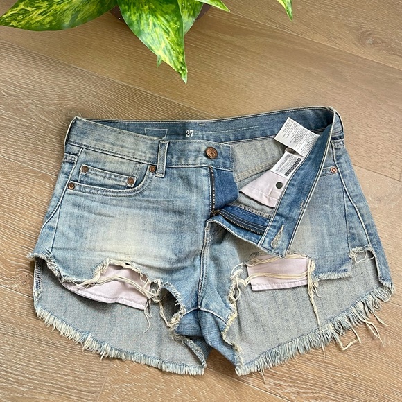 Levi’s distressed jean shorts. Size 27. - Picture 3 of 5
